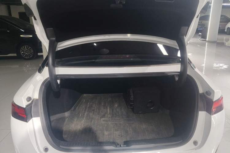 Used XPeng P5 2021 460G+ Trunk