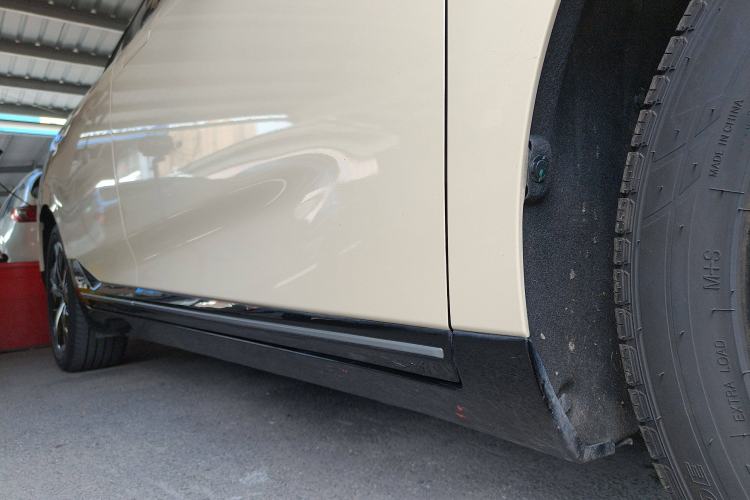 Used XPeng P5 2021 460E Right Side Sill
