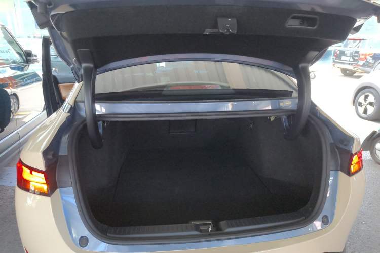 Used XPeng P5 2021 460E Trunk
