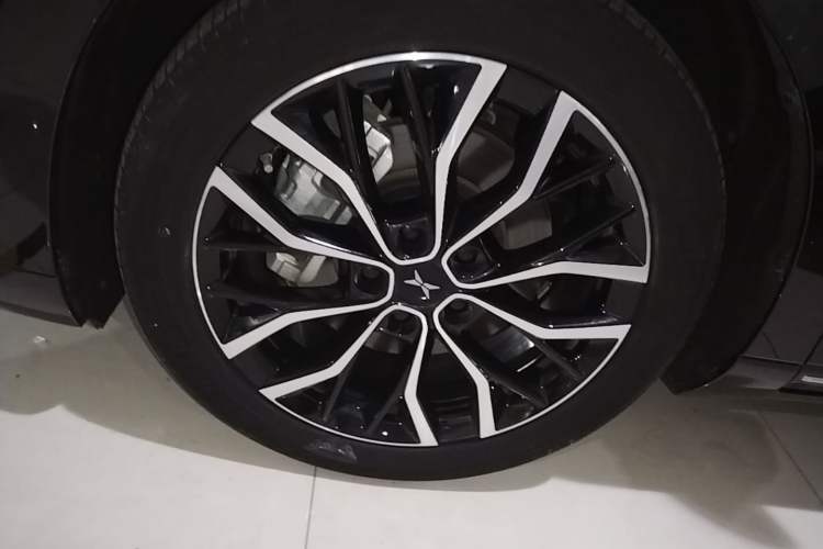 Used XPeng P5 2022 550E Left Front Wheel Hub