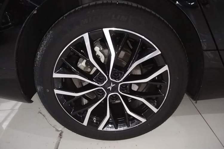 Used XPeng P5 2022 550E Right Rear Wheel Hub