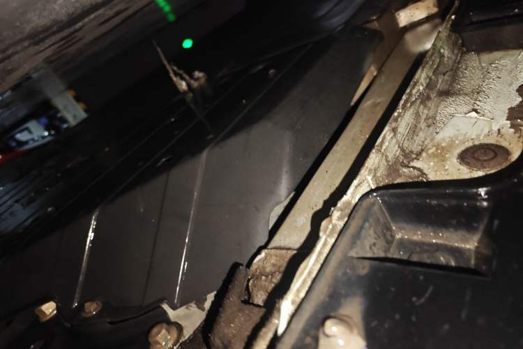 Used XPeng P5 2022 600P Chassis Front Right