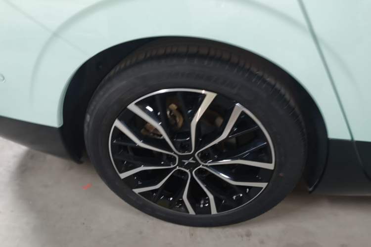 Used XPeng P5 2022 550E Right Rear Wheel Hub