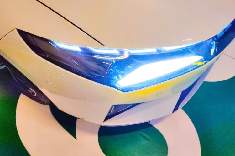 Used XPeng P5 2022 550E Right Front Headlight