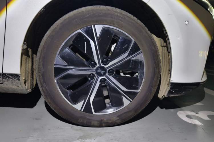 Used XPeng P5 2022 550E Right Front Wheel Hub