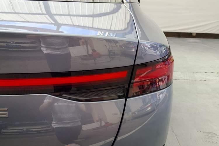 Used XPeng P5 2022 460P Exterior 8
