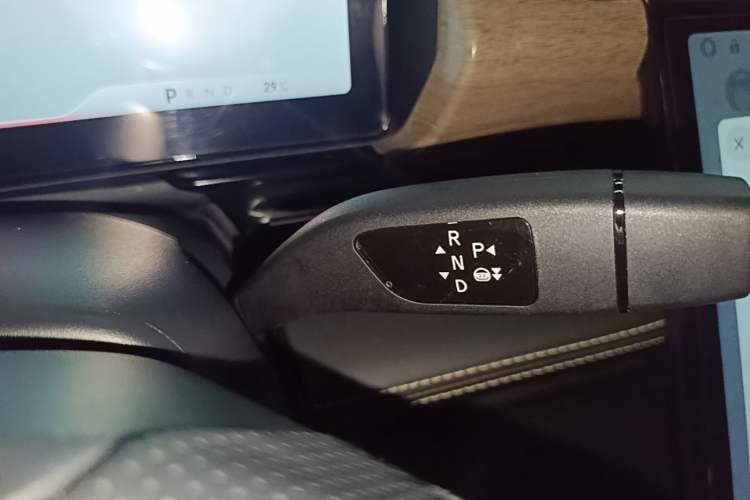 Used XPeng P5 2022 550E Gear Lever