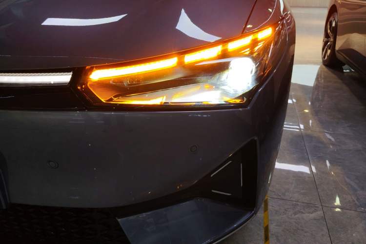 Used XPeng P5 2022 550E Left Front Headlight