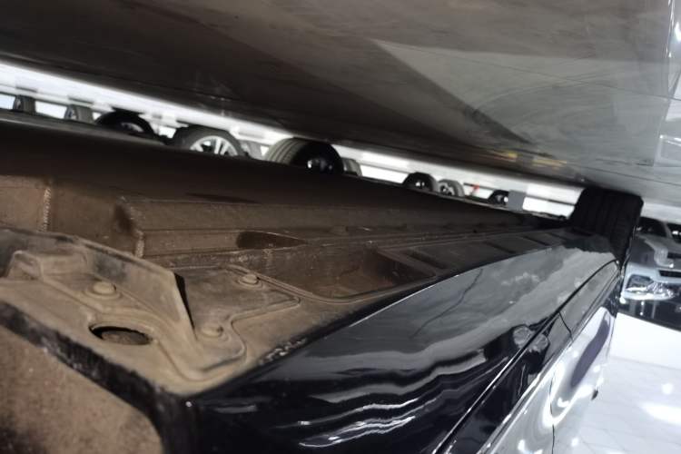 Used XPeng P5 2022 460E+ Left Side Sill