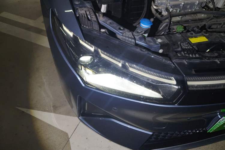 Used XPeng P5 2022 550E Right Front Headlight