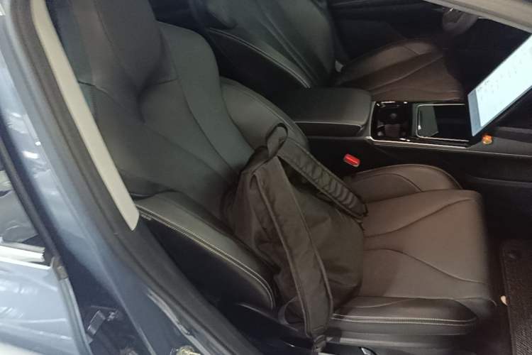 Used XPeng P5 2022 550E Right Front Seat