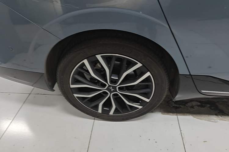Used XPeng P5 2022 550E Right Rear Wheel Hub