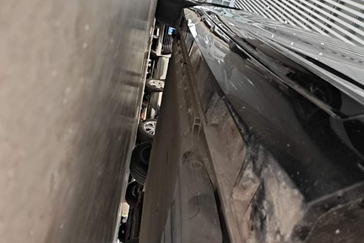 Used XPeng P5 2022 550E Right Side Sill