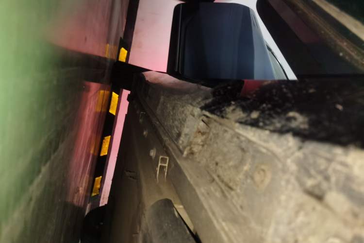 Used XPeng P5 2022 460E Right Side Sill