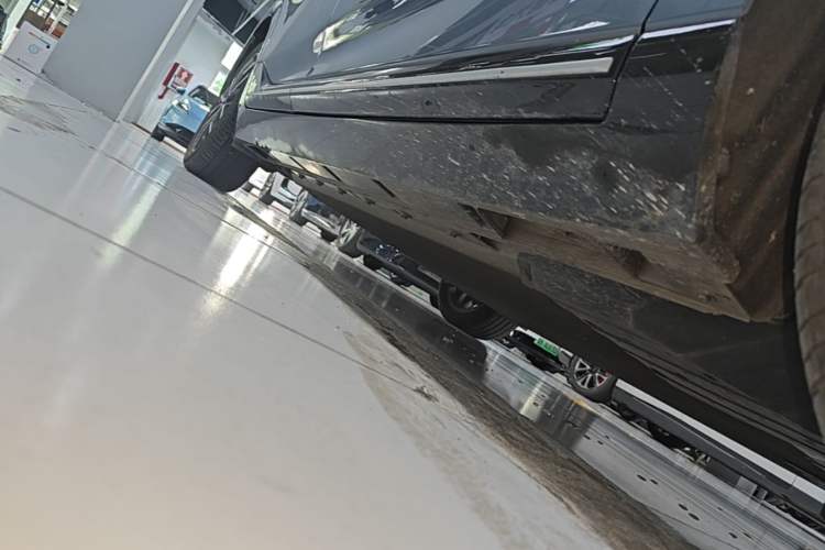 Used XPeng P5 2022 550E Right Side Sill