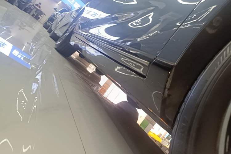 Used XPeng P5 2022 550E Right Side Sill
