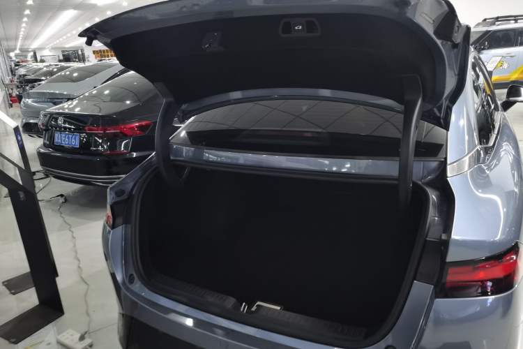Used XPeng P5 2022 460E+ Trunk
