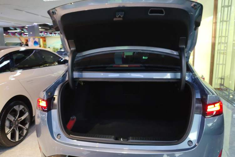 Used XPeng P5 2022 550E Trunk