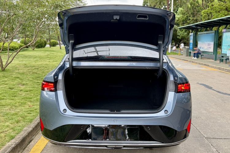 Used XPeng P5 2022 550E Trunk