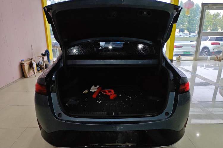 Used XPeng P5 2022 550E Trunk