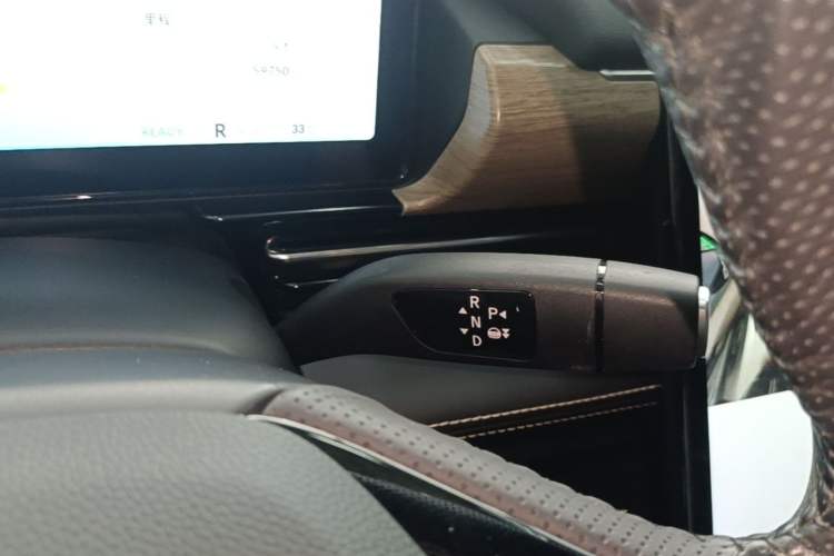 Used XPeng P5 2022 550E Gear Lever