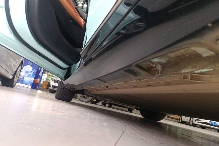 Used XPeng P5 2022 550E Left Side Sill