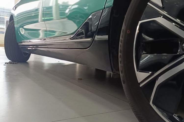 Used XPeng P5 2022 550E Left Side Sill