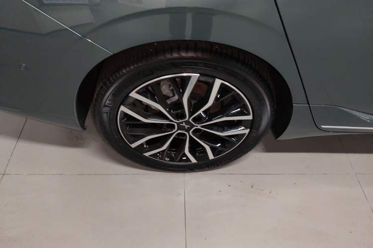 Used XPeng P5 2022 550P Right Rear Wheel Hub