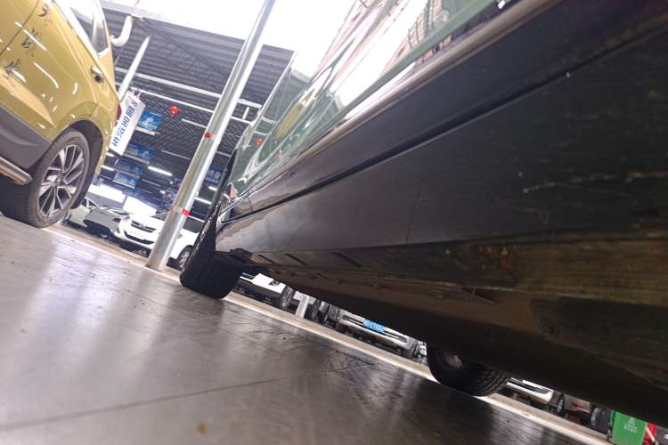 Used XPeng P5 2022 550E Right Side Sill