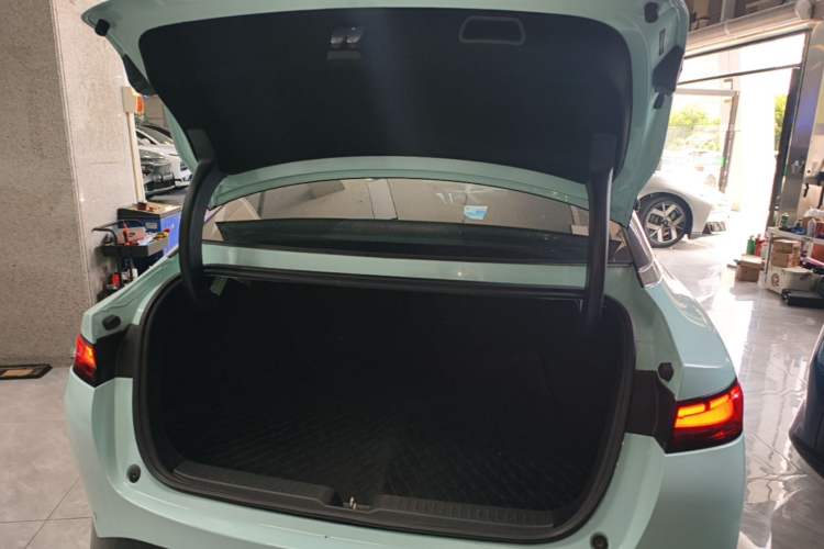 Used XPeng P5 2022 550E Trunk