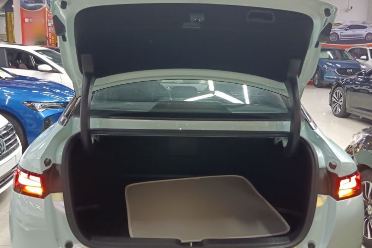 Used XPeng P5 2022 550E Trunk