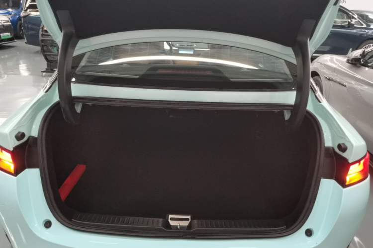Used XPeng P5 2022 550E Trunk