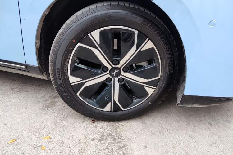 Used XPeng P5 2022 550E Right Front Wheel Hub