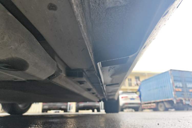 Used XPeng P5 2022 550E Chassis Front Left