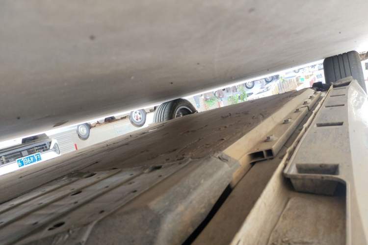 Used XPeng P5 2022 550E Chassis Front Right