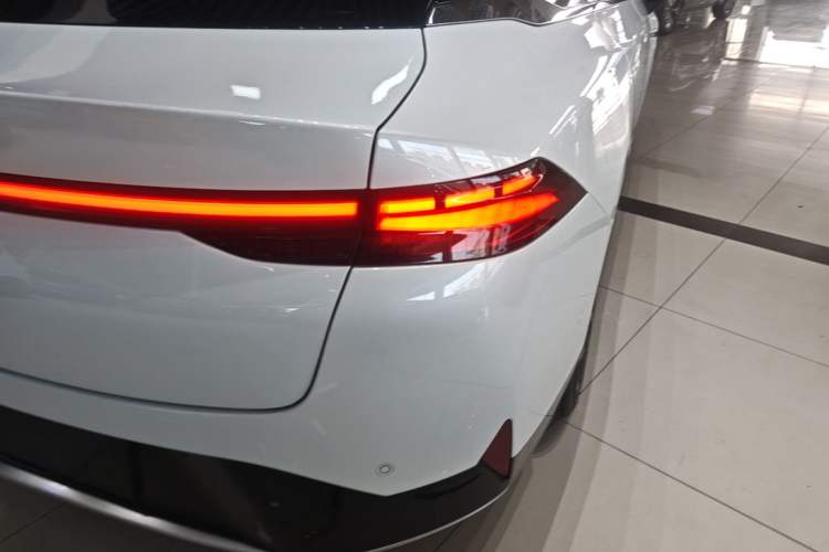 Used XPeng P5 2022 550P Exterior 3