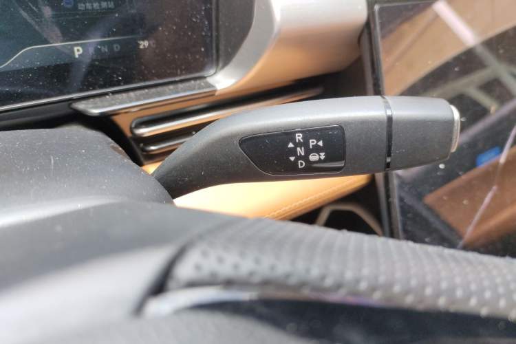 Used XPeng P5 2022 550E Gear Lever