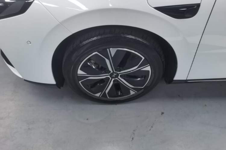 Used XPeng P5 2022 550E Left Front Wheel Hub