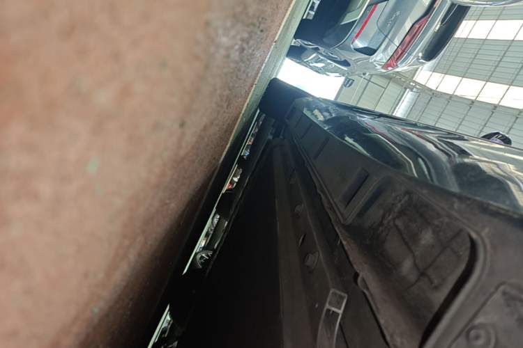 Used XPeng P5 2022 550E Left Side Sill