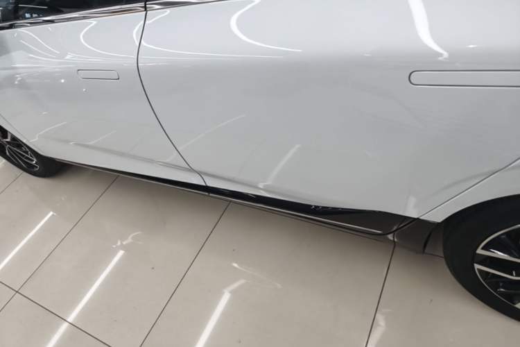 Used XPeng P5 2022 460E+ Left Side Sill