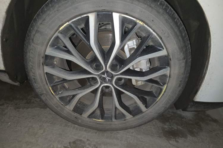 Used XPeng P5 2022 550E Right Front Wheel Hub