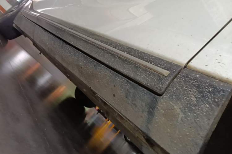 Used XPeng P5 2022 550E Right Side Sill