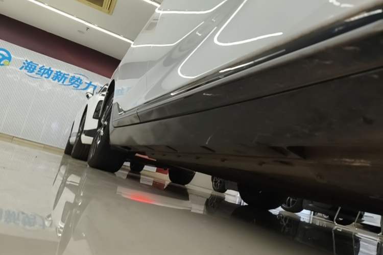 Used XPeng P5 2022 550P Right Side Sill