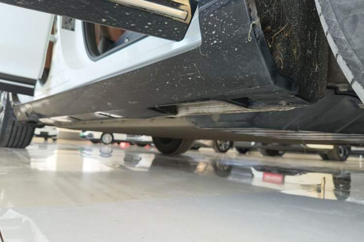 Used XPeng P5 2022 550E Right Side Sill
