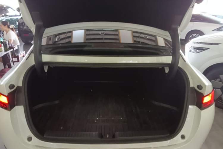 Used XPeng P5 2022 550E Trunk
