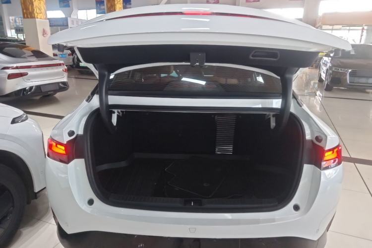 Used XPeng P5 2022 550P Trunk