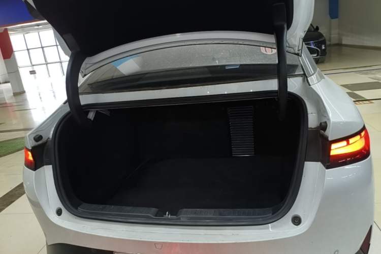 Used XPeng P5 2022 600P Trunk