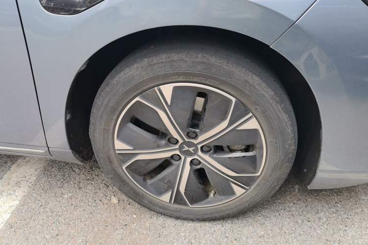 Used XPeng P5 2023 Smart Drive Edition Right Front Wheel Hub