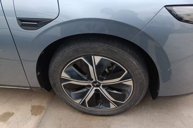 Used XPeng P5 2023 Smart Drive Edition Right Front Wheel Hub