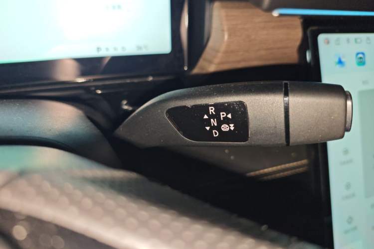 Used XPeng P5 2023 Smart Drive Edition Gear Lever